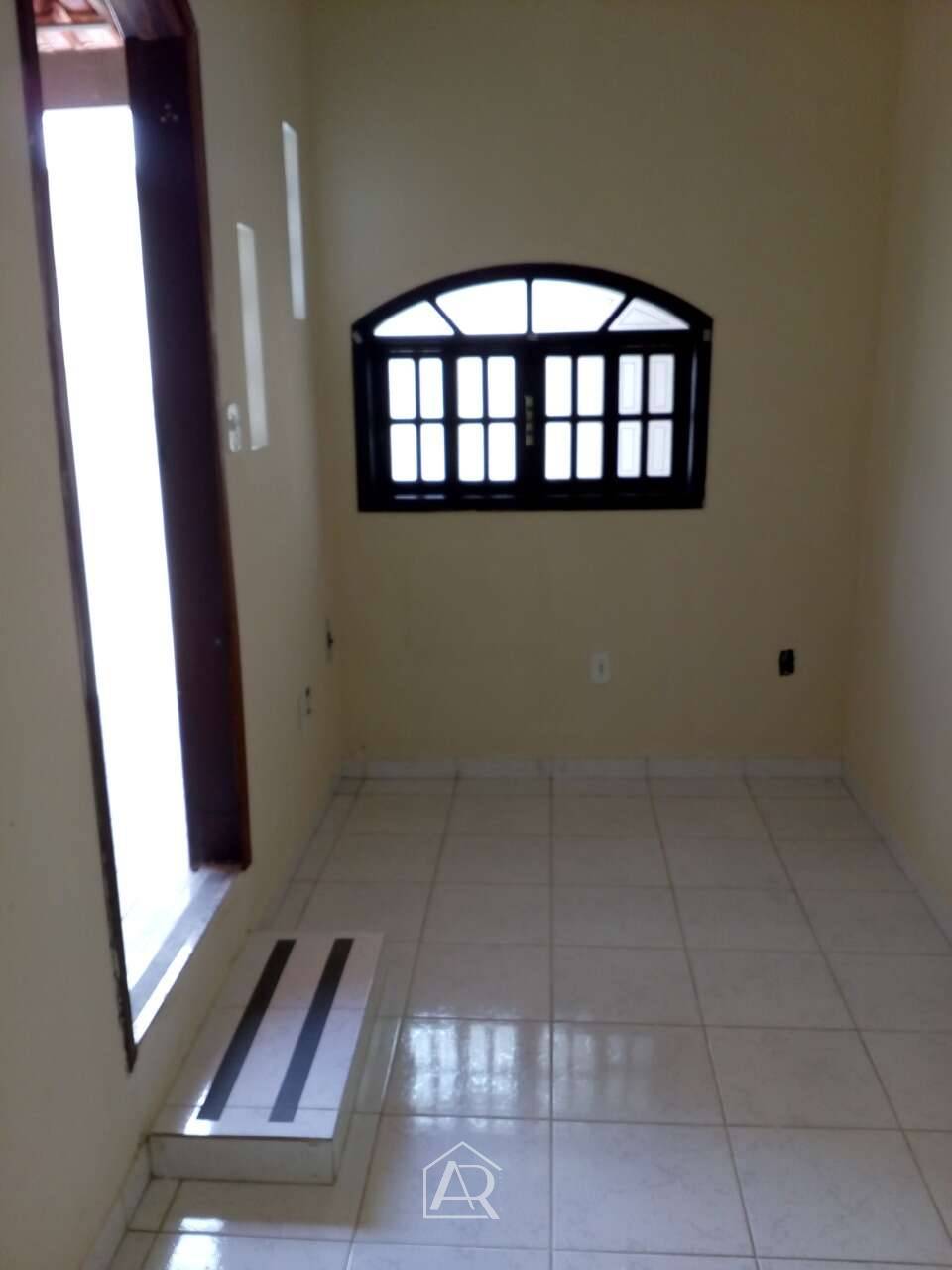  - Casa à venda, com 3 quartos, 240m²